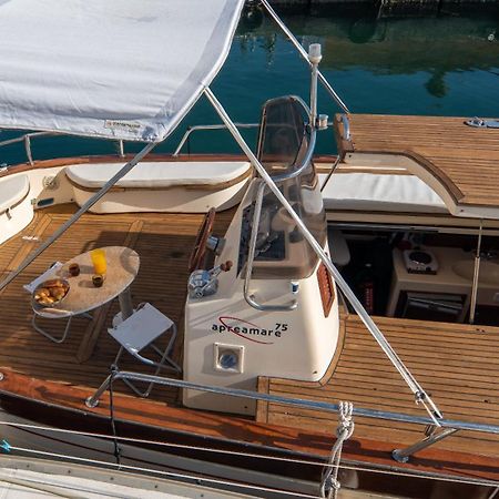 Hebergements Bateaux A Quai Porquerolles Bilik gambar